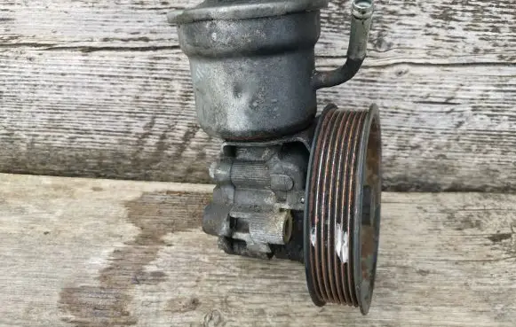 Toyota Avensis T250 Power steering pump