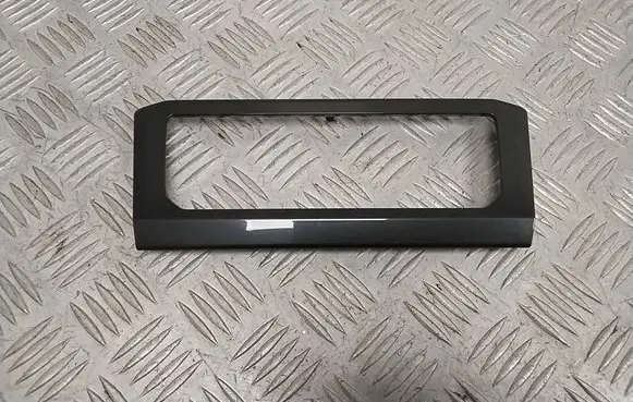 Volkswagen Tiguan Panel trim 5NB820073B
