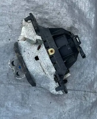 Jeep Grand Cherokee WL Engine mount vacuum valve 68375805AE 100621328