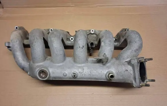Mercedes-Benz 280 450 W116 Intake manifold R1101411201