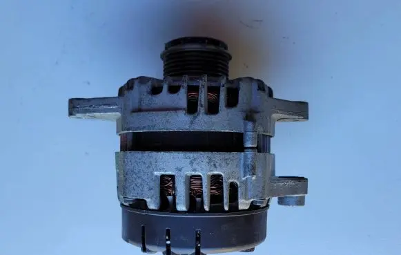 Hyundai Tucson TL Generator/alternator 373002B970 2626125