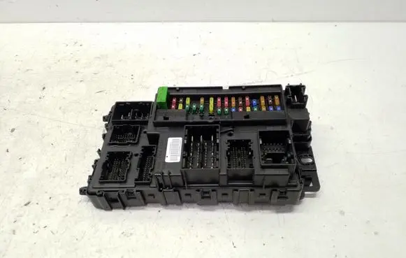 Ford Mondeo MK V Fuse module FU5T15604 FU5T15604CAL
