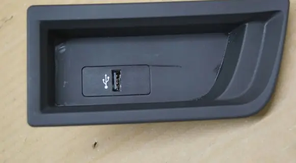 BMW M4 F82 F83 USB socket connector 9207358