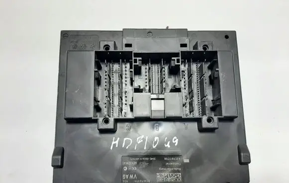 Skoda Superb B8 (3V) Central body control module 5Q0937084CE