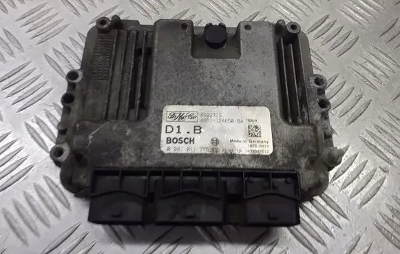 Volvo V50 Engine control unit/module ECU 8692329