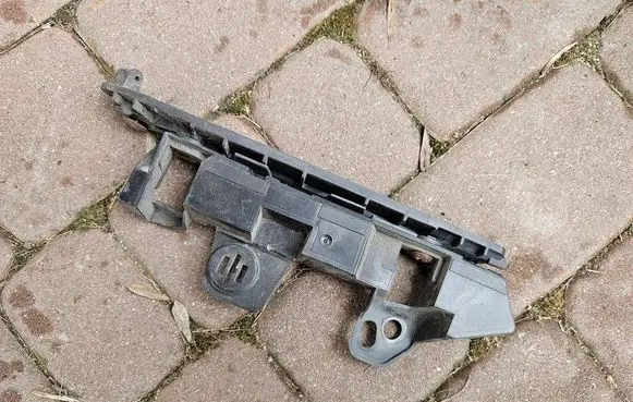 Opel Zafira C Front bumper mounting bracket 13356871