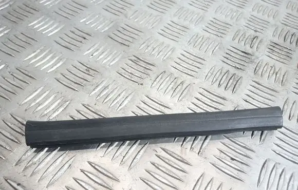 BMW 1 E81 E87 Engine compartment rubber 7158690