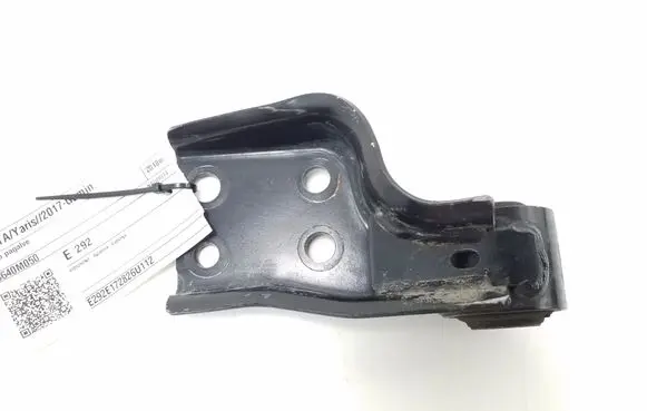 Toyota Yaris Engine mount bracket 123640M050