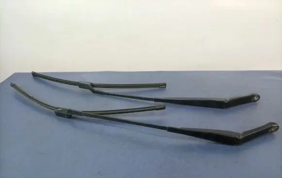 Peugeot 508 RXH Front wiper blade arm