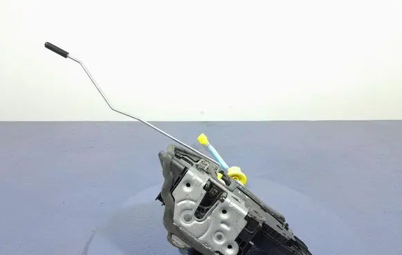 BMW 2 F45 Rear door lock 7956143