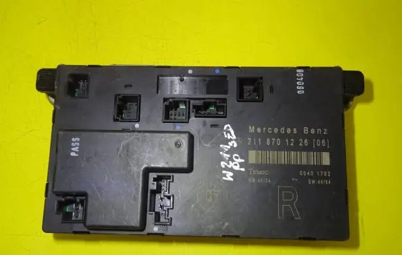 Mercedes-Benz E W211 Door control unit/module 2118701226
