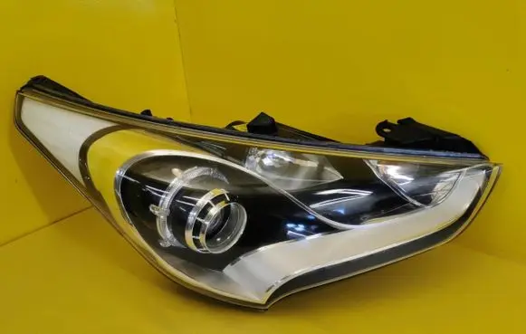 Hyundai Veloster Headlight/headlamp 92102-2V160