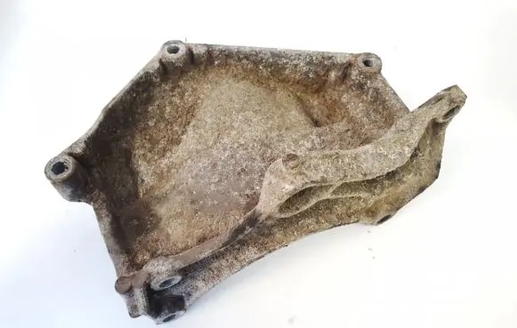 Mercedes-Benz E W210 Engine mounting bracket r1111550135