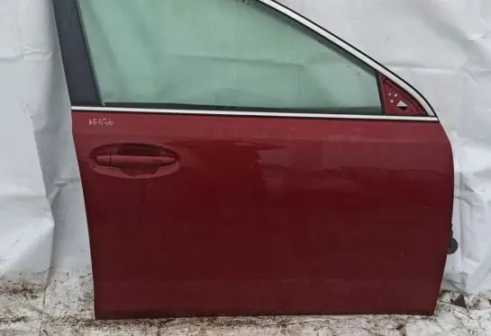 Subaru Outback Front door Raudona