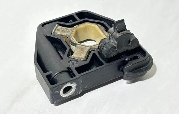 BMW 1 F20 F21 Radiator mount bracket 7600540 17117600540 760054002