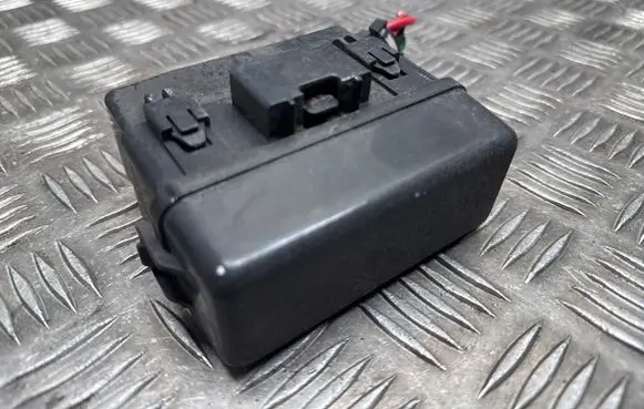 Mitsubishi Outlander Relay mounting block 