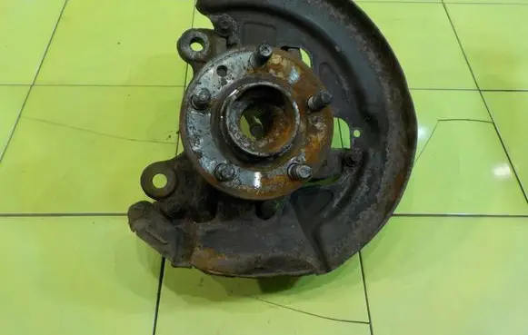 Land Rover Freelander 2 - LR2 Front wheel hub spindle knuckle PRZOD 13AB88