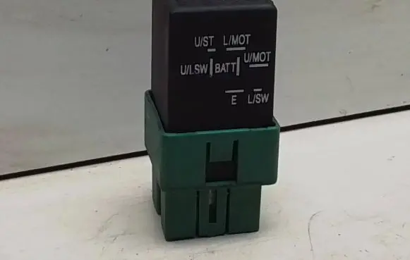Mitsubishi Carisma Other relay MR228120