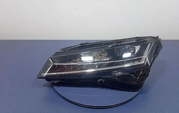 Skoda Superb B5 (3U) Headlight/headlamp 3V1941015D