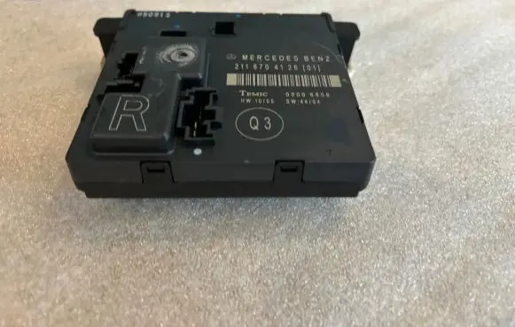 Mercedes-Benz E W211 Door control unit/module 2118704126 00006806 A2118704126