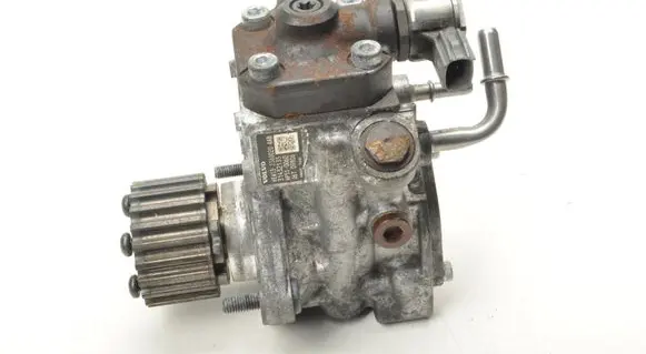 Volvo V40 Fuel injection high pressure pump 31432135