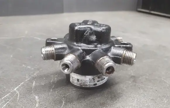 Ford Focus Fuel distributor 4M5Q9D280DB