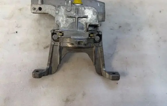 Mercedes-Benz B W247 Engine mount vacuum valve 2472405700 A2472405700