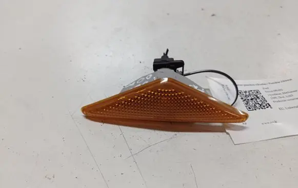 Ford Focus Front fender indicator light