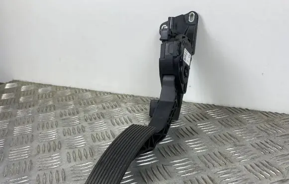 Jeep Grand Cherokee Accelerator throttle pedal 52124785AE