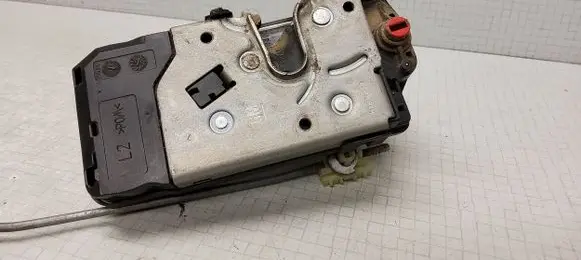Opel Zafira B Rear door lock 13210738