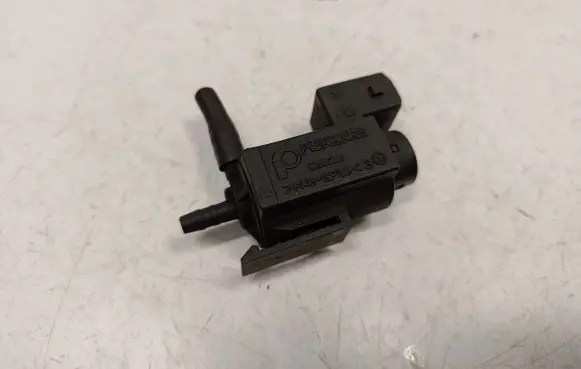 BMW 3 E46 Valve vacuum 1742712 11741742712 11747810831