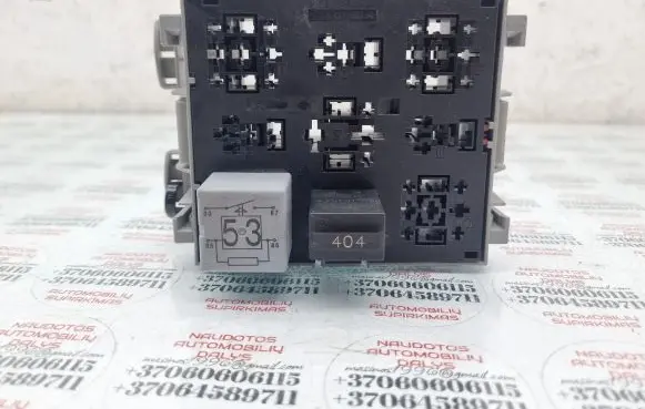 Volkswagen Touareg I Relay mounting block 7L0937503A