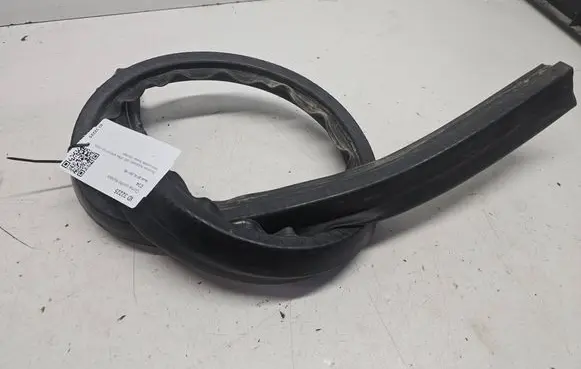 Audi Q7 4L Engine compartment rubber 4L0823723