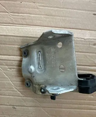 BMW 5 F10 F11 Radiator mount bracket 7186513 7211161 7207151