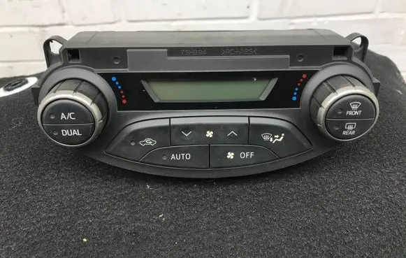 Toyota Yaris Climate control unit 75F206