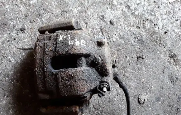 BMW X3 E83 Front brake caliper NOCODE