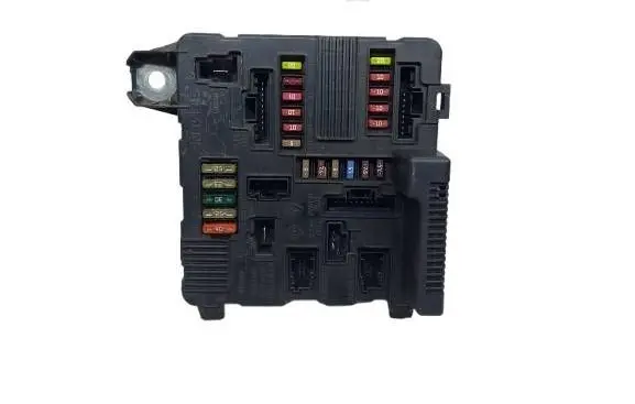 Renault Scenic II - Grand scenic II Fuse module 8200306032C-KASACJ 8200306032C