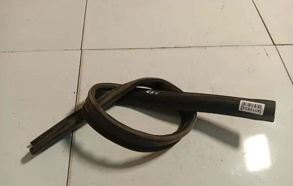 Opel Astra H Engine compartment rubber