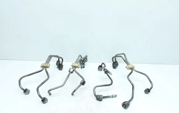 Volvo V70 Fuel injector supply line/pipe 