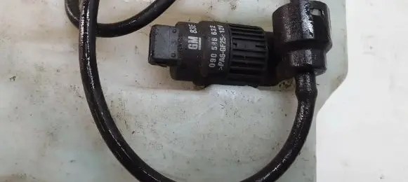 Suzuki Wagon R+ Windscreen/windshield washer pump 090586632