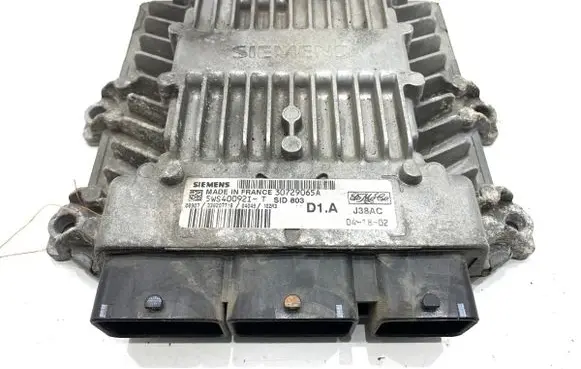 Volvo V50 Engine control unit/module ECU 30729065A