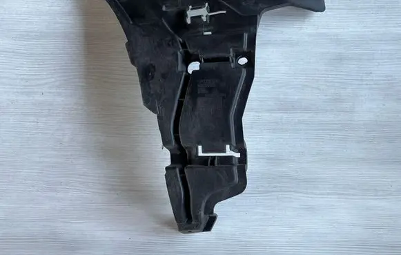 Volvo V70 Front bumper mounting bracket 08693182