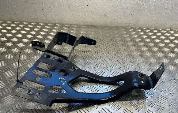 BMW 5 E60 E61 Headlight/headlamp mounting bracket 7033732