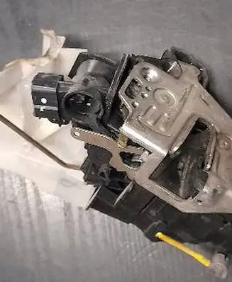 Mercedes-Benz CLK A208 C208 Front door lock 2087200435