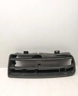 Volkswagen PASSAT B4 Front bumper lower grill 242509