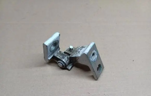 Volkswagen Polo V 6R Front door upper hinge 1562