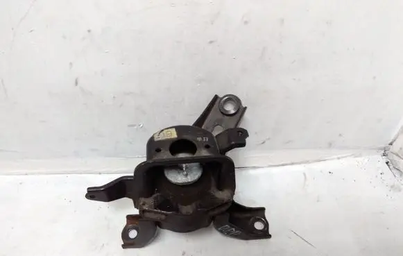 Toyota Prius (XW30) Engine mount bracket