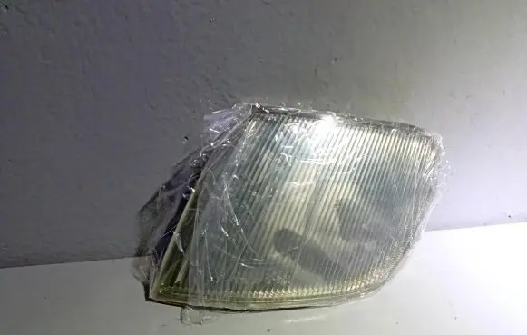 Volkswagen PASSAT B4 Front reflector 185102B
