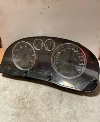 Volkswagen PASSAT B5.5 Speedometer (instrument cluster) 3B0920827 021002065651 VWZ7Z0B6088515