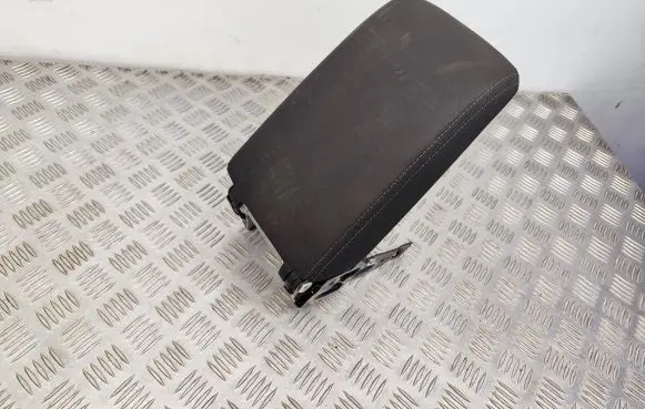 Volkswagen PASSAT B8 Armrest 9904007252